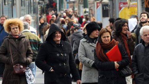 Ciudadanos esperan ansiosamente una pronta recuperación a la crisis económica que ha generado una elevada tasa de desempleo.