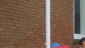 Maritza Chávez recibió el respaldo de varios manifestantes.