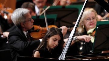 Daniela Liebman, la pianista de nueve años, se presenta en la temporada de conciertos de la Orquesta Filarmónica del estado de Jalisco.