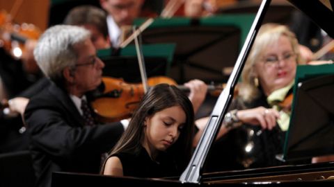 Daniela Liebman, la pianista de nueve años, se presenta en la temporada de conciertos de la Orquesta Filarmónica del estado de Jalisco.