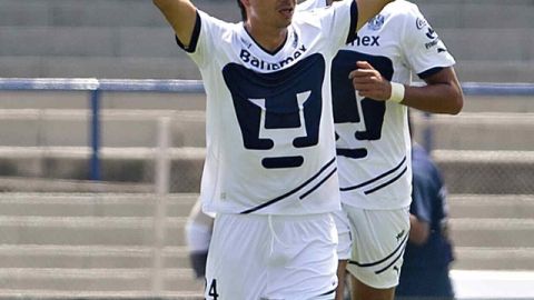 Juan Carlos Cacho está obligado a producir goles para Pumas.