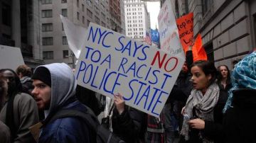 Decenas de estudiantes de Leyes y religiosos musulmanes calificaron de racista al NYPD y pidieron la  renuncia del Comisionado Ray Kelly.