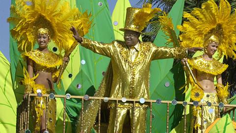Rafael Corporán de los Santos fue el "Rey Momo" del carnaval en Santo Domingo, en el 2003.
