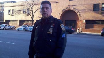 El venezolano Carlos Bohorges es un voluntario auxiliar del Departamento de Policía (NYPD) que trabaja para el cuartel 115 en Queens.