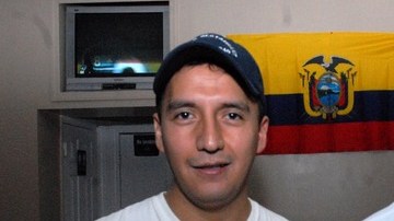 Edgar y Luis Rivera, dos hermanos ecuatorianos propietarios del Restaurant Rivera, ubicado en Queens, se quejan de que hace seis meses solicitaron la licencia para vender licor en su negocio y aún no han obtenido ninguna respuesta.