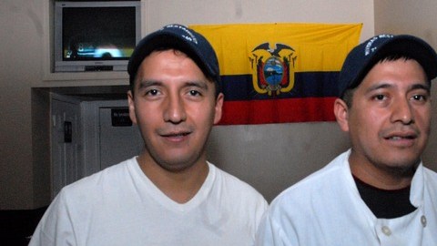Edgar y Luis Rivera, dos hermanos ecuatorianos propietarios del Restaurant Rivera, ubicado en Queens, se quejan de que hace seis meses solicitaron la licencia para vender licor en su negocio y aún no han obtenido ninguna respuesta.