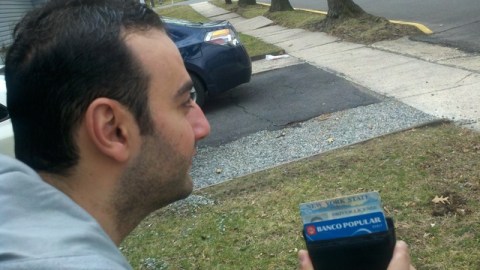 Leopoldo Valdez, víctima de robo de identidad, no halla aún solución a su problema. 'Es frustrante ver cómo la situación no se resuelve', indicó.