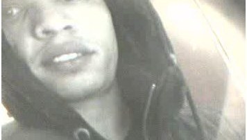 La Policía suministró imágenes del hombre que quieren interrogar y que fueron tomadas por la cámara de un cajero automático de un banco.