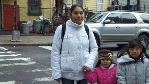 A Feliciana Ramírez le es de gran ayuda poder dejar a su pequeña Isabel en una de las guarderías de la ciudad.