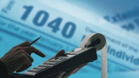 Las autoridades advierten que los estafadores aseguran falsamente a sus víctimas que pueden recibir un reembolso .