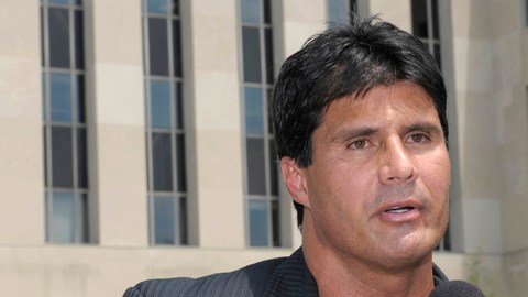 José Canseco cae en lo mismo.