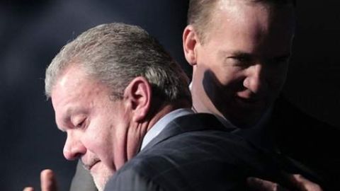 Peyton Manning al borde de las lágrimas.