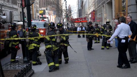 Bomberos tomaron control de la escena.