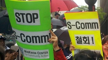 Inmigrantes protestan contra S-Comm.