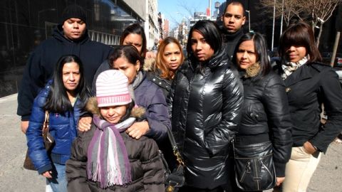 La familia de Eridania Rodríguez, asesinada dentro del edificio donde trabajaba, en el 2009, asisten todos los días a corte,  hasta que el presunto asesino pague por el delito.