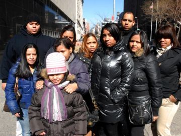 La familia de Eridania Rodríguez, asesinada dentro del edificio donde trabajaba, en el 2009, asisten todos los días a corte,  hasta que el presunto asesino pague por el delito.