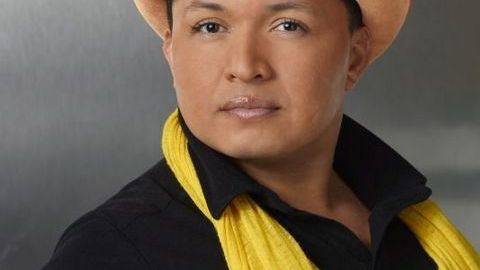 Óscar Fierro competirá con sus diseños en el nuevo show de modas de NBC.