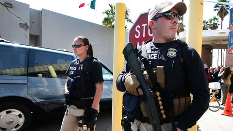 Mientras miles de ojos vigilan la  frontera entre México  y Estados Unidos, los  traficantes buscan nuevas rutas por mar y aire para lograr su objetivo.