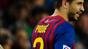 Gerard Piqué protagoniza un candente romance con la cantante Shakira y eso lo distrae, según el entrenador de los 'culés', Josep Guardiola.