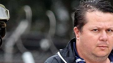 Alejandro Jiménez, alias "El Palidejo", presunto autor intelectual del asesinato del cantautor argentino Facundo Cabral, escoltado por la policía colombiana.