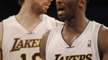 Kobe Bryant (der.) y Pau Gasol, estrellas de los Lakers.