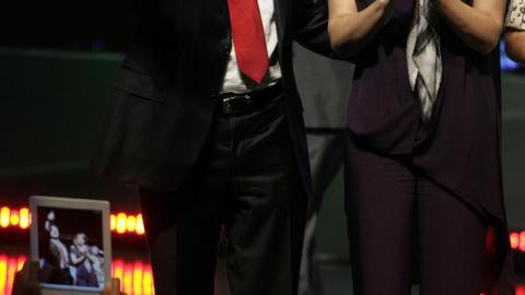 Enrique Peña Nieto y su esposa, la actriz Angélica Rivera, participaban en un acto público, ayer, en la ciudad de Dolores Hidalgo, en Guanajuato, donde se le acreditó como el candidato oficial del PRI.