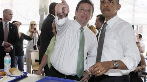 Alejandro García Padilla, aquí junto al presidente de EEUU Barack Obama, jura que no fue a un "strip club".