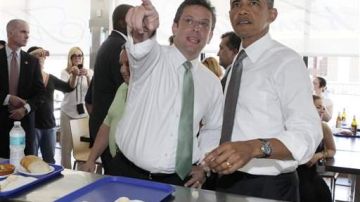 Alejandro García Padilla, aquí junto al presidente de EEUU Barack Obama, jura que no fue a un "strip club".