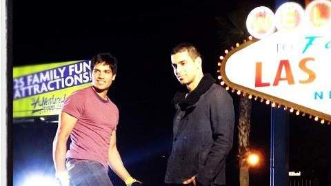 Ricardo Laguna (izq.) es la estrella de su  reality-show producido por Wilmer Valderrama.