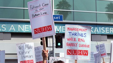 Enfermeras protestan en docenas de hospitales de California.
