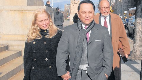 El exsenador estatal Pedro Espada empezó a ser juzgado por malversación ayer en una corte federal de NY.