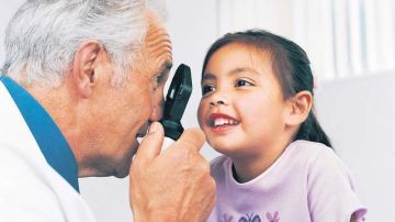 El menor alcanza el 100% de su agudeza visual a los cinco años y cualquier anomalía ocular no diagnosticada a tiempo puede detener el desarrollo de la visión y dejar defectos que persistirán durante toda la vida.