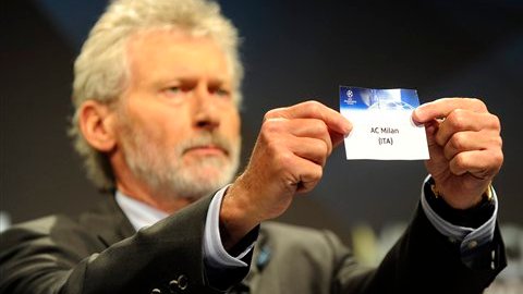 El legendario exfutbolista alemán de los 70s, Paul Breitner, fungió como la "mano santa".