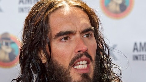 El comediante le rompió el celular a un fotógrafo.