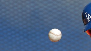 El jardinero de los Dodgers, Matt Kemp, espera que la controversia y la polémica se alejen del equipo de  Los Ángeles  en la temporada 2012.