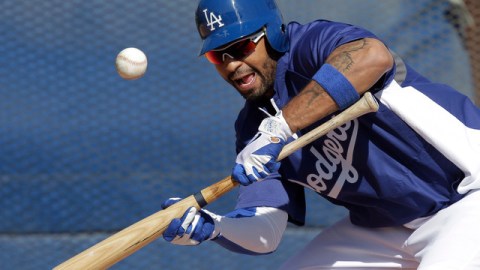 El jardinero de los Dodgers, Matt Kemp, espera que la controversia y la polémica se alejen del equipo de Los Ángeles en la temporada 2012.