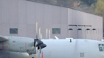 Uno de los aviones Hércules C-130 propiedad del estado belga en el aeropuerto de Sión, Suiza.