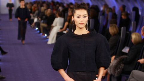 Una modelo durante el desfile reciente de Chanel, en la capital francesa, con diseños creados por Karl Lagerfeld.