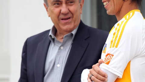 Lucas Lobos (der.), de Tigres,  podría jugar hoy.