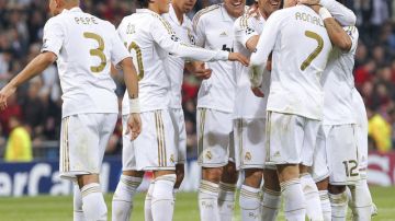 Real Madrid -en la foto- y Málaga jugarán en el Bernabéu un partido  que cerrará mañana la jornada de la liga española.