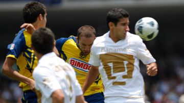 Escena del partido entre el América y la UNAM que las 'Aguilas' ganaron 2-0 en mayo del 2011. Hoy los dos conjuntos vuelven a enfrentarse en el Estadio Azteca.