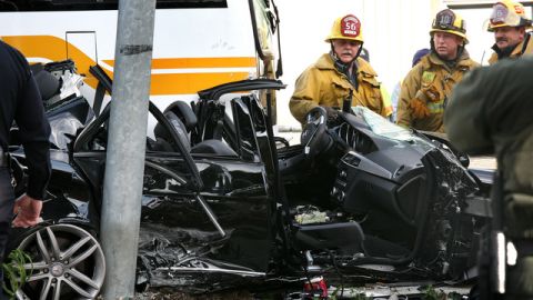 El aparatoso accidente fue provocado, al parecer, porque el conductor del auto no obedeció la señal de alto. Las autoridades están investigando las causas del percance.