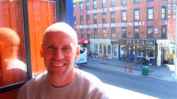 Sean Meenan es una figura mítica en Brooklyn donde creó Habana Outpost, el primer restaurante que opera con energía solar y Habana Works, una organización sin fines de lucro que utiliza la arquitectura como vía para el cuidado del medio ambiente.