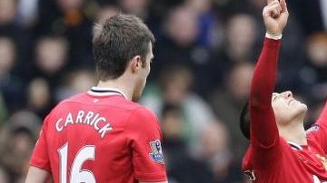 Javier Hernández celebra su primer gol ante Wolverhampton Wanderers.