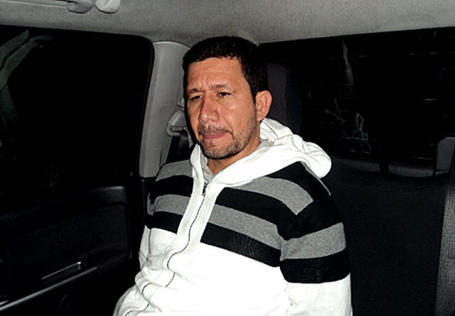El colombiano Juan Carlos Calle Serna, alias "Armando", llega  a la Base Antinarcóticos de la Policía en Bogotá deportado de Ecuador.