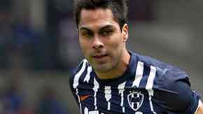 Iván Alonso (der.) fue lo más rescatable ayer del Toluca, que  fue exhi- bido por el Monterrey, al anotar su décimo tanto en el torneo.