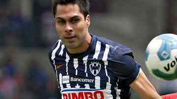 Iván Alonso (der.) fue lo más rescatable ayer del Toluca, que  fue exhi- bido por el Monterrey, al anotar su décimo tanto en el torneo.