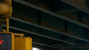 Realizan mejoras para incrementar la seguridad peatonal en esta intersección en El Bronx.