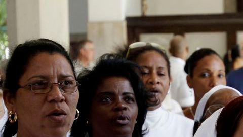 Las  Damas de Blanco intentaron efectuar una marcha pacífica en La Habana el fin de semana.