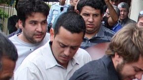 Familiares y amigos de Karen Berendique, hija del cónsul de Chile en Maracaibo, Fernando Berendique, cuando trasladaban su féretro.